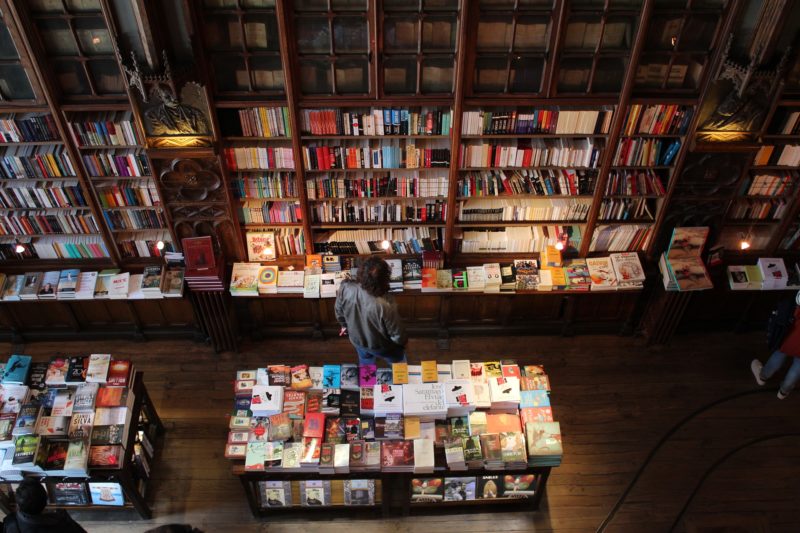 Il Mercato dei libri: si legge sempre meno, ma quanti libri si pubblicano?