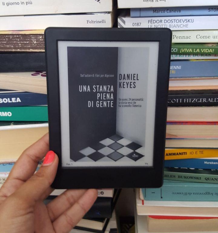 Recensione di Una stanza piena di gente di Daniel Keyes - Book-tique